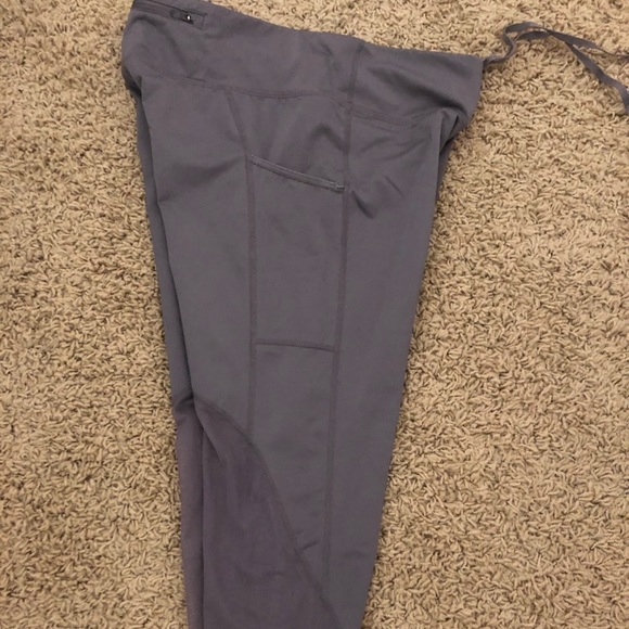 Nike Leggings with Mesh Cut outs - Picture 4 of 4